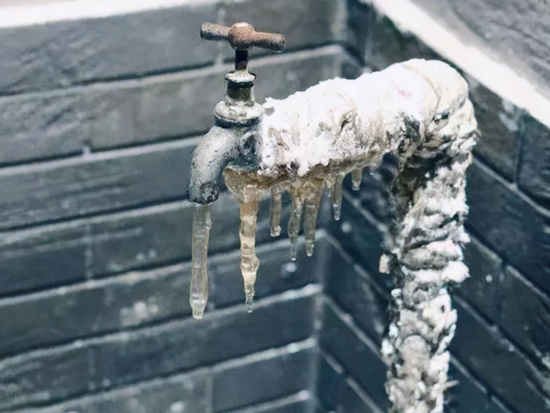 水管凍裂了如何修補，水管凍住了怎么辦，預防水管凍住有效的方法